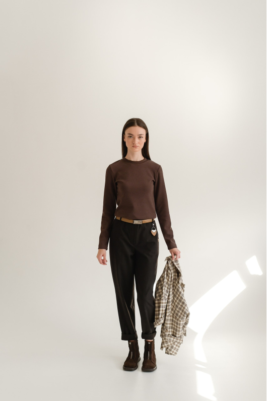 Брюки из теплой ткани зауженные к низу